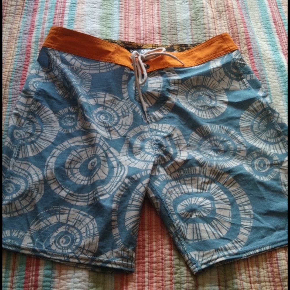 Ripcurl worn 1 time to dinner never been to beach